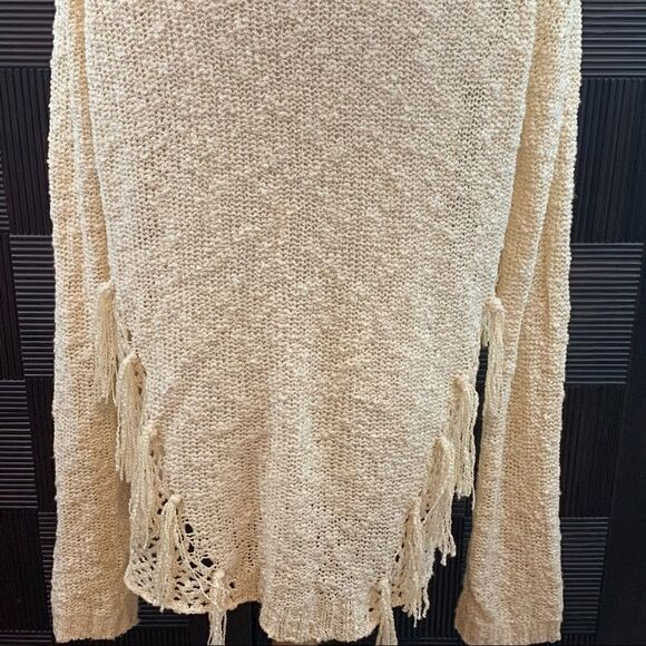 Rip Curl lightweight tan crochet & fringe sweater - Picture 3 of 9